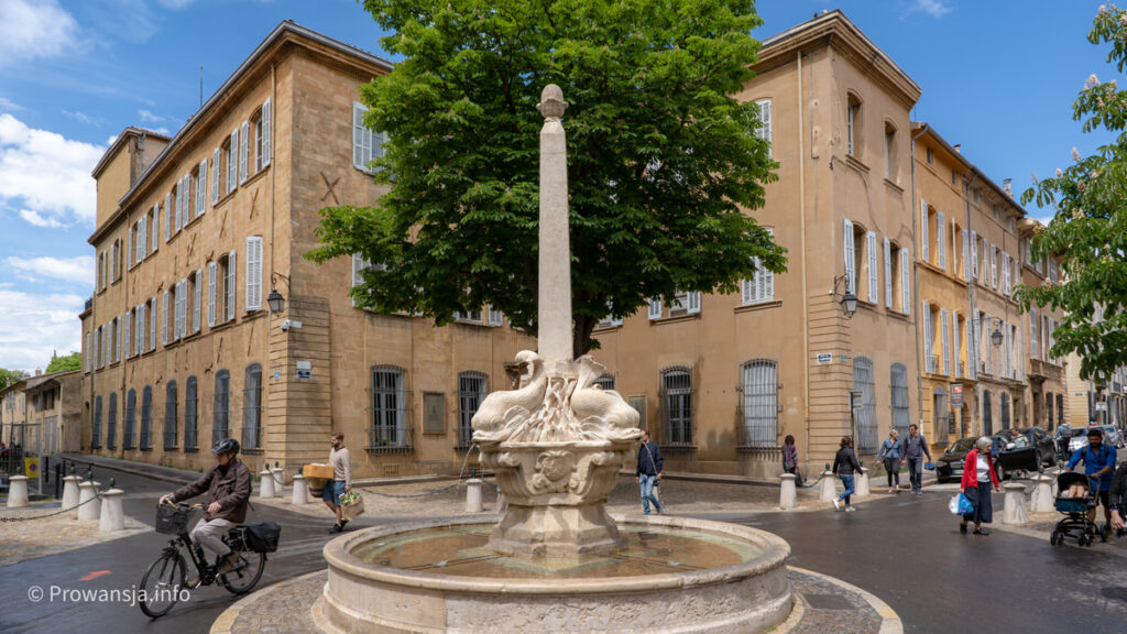 Fontanna na Placu Czterech Delfinów, dzielnica Mazarin