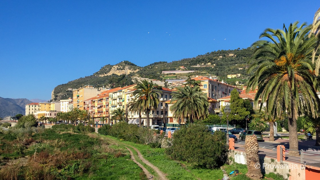 Ventimiglia to jedno z włoskich miast, które można odwiedzić podczas wakacji na Lazurowym Wybrzeżu