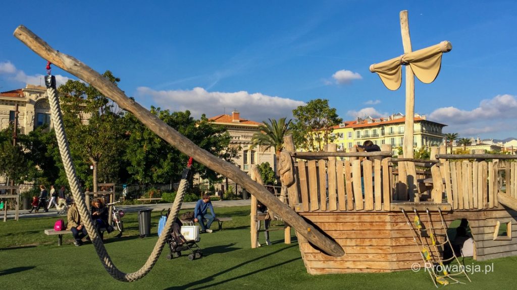 Plac zabaw na promenadzie blisko Placu Massena w Nicei