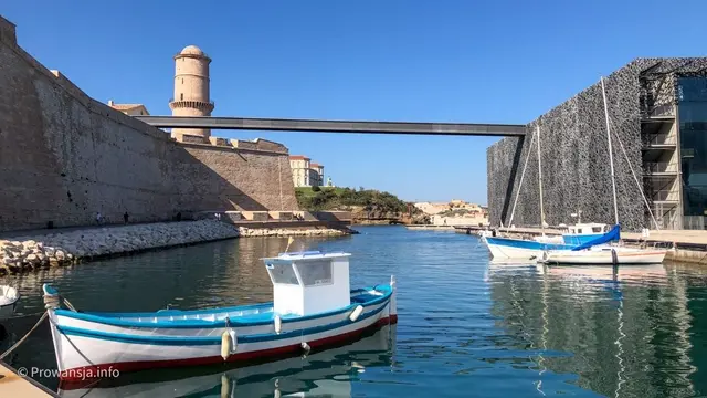 Betonowa kładka łącząca MuCEM z fortem św. Jana