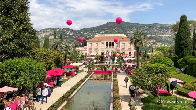 Atrakcje Lazurowego Wybrzeża to nie tylko luksusowe jachty i hotele. Na zdjęciu willa Ephrussi de Rothschild na półwyspie Cap Ferrat.