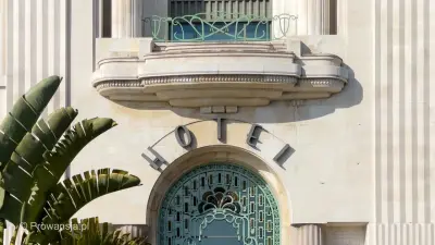 Noclegi na Lazurowym Wybrzeżu możliwe są w hostelach, hotelach, apartamentach prywatnych, kempingach i polach namiotowych