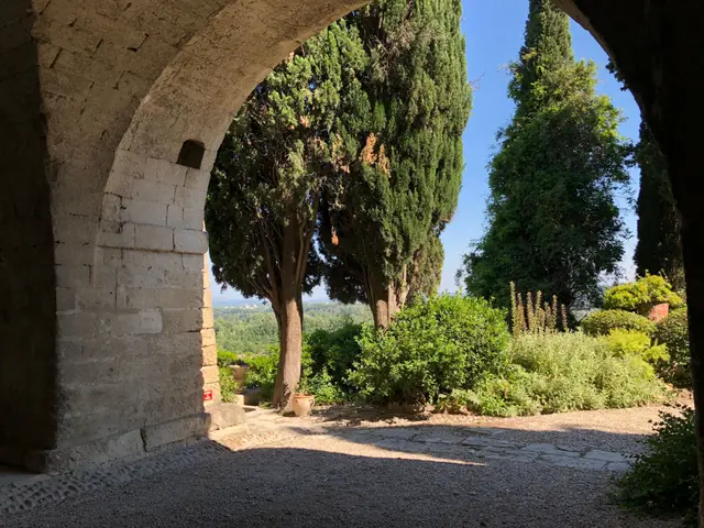 Przejście w murze do ogrodów w forcie Saint-André, Villeneuve-lès-Avignon